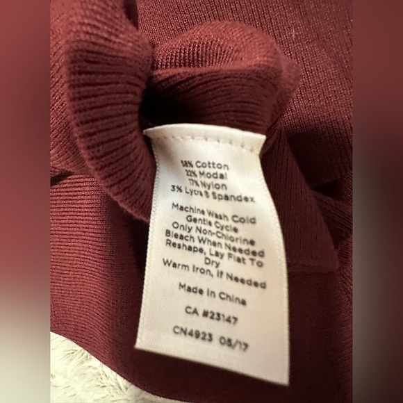 Talbots Petites Burgundy Sleeveless Turtleneck Knit Top - Picture 7 of 10